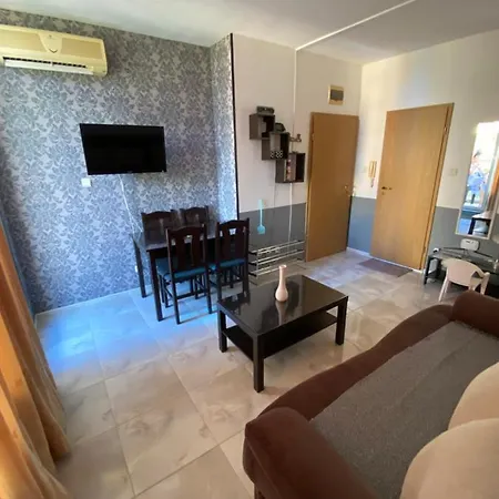 アパート Dadi Oazis ラヴダ